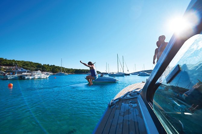 4-Island Split Boat Tour (Brač, Pakleni, Hvar, Šolta) - Šolta (Solta) for 45 Minutes: A Quick Swim and Local Pace