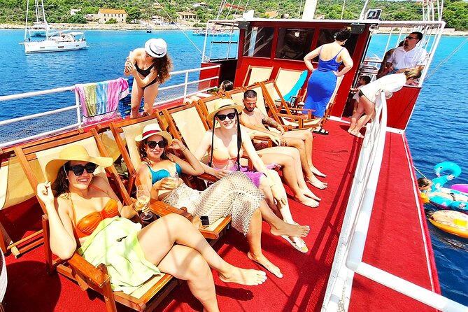 All-Inclusive Blue Lagoon & 3 Island Boat Tour with Food & Drinks - The Boat Experience: Crew, Music, Snorkeling Gear, and Comfort