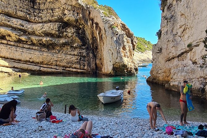 Blue cave and Hvar - 5 Islands speedboat tour from Split - Meeting point and the early-morning setup