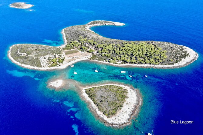 Blue cave, Mamma Mia and Hvar, 5 islands speedboat tour - Meeting point and day-of flow: small group helps, but read instructions