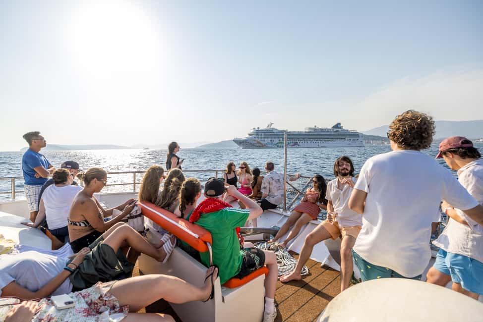Blue Lagoon & Islands Day Cruise from Split with Lunch - Lunch onboard: beef, tuna, or veggie burger with drinks included