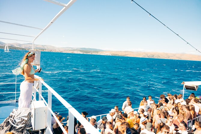 Boat Party Split - The after party club ticket: included, but plan for crowds
