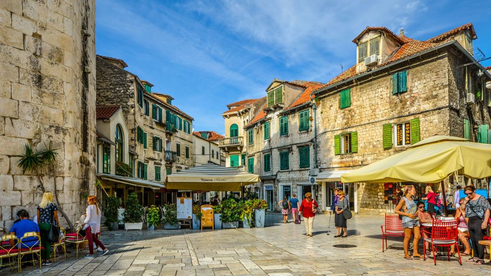 Discover The Old Town Split 1.5h walking Small group tour - Guides That Actually Shape the Experience: Humor, Tailoring, and Local Threads