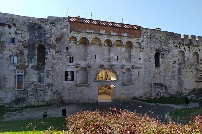 Experience Split With Local Professional Historian - Small Group - Gregory of Nin’s statue: history with a personality