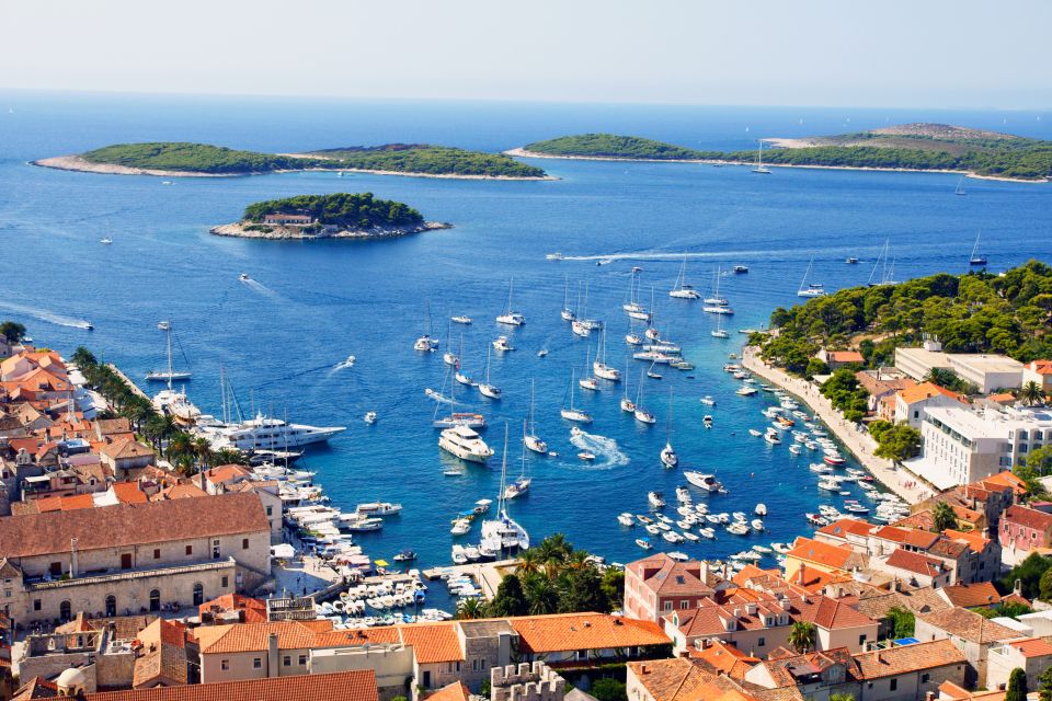 From Omis: Blue Cave & 5 Island Speedboat Tour - Getting to Stiniva Cove on Vis: short stop, big postcard energy