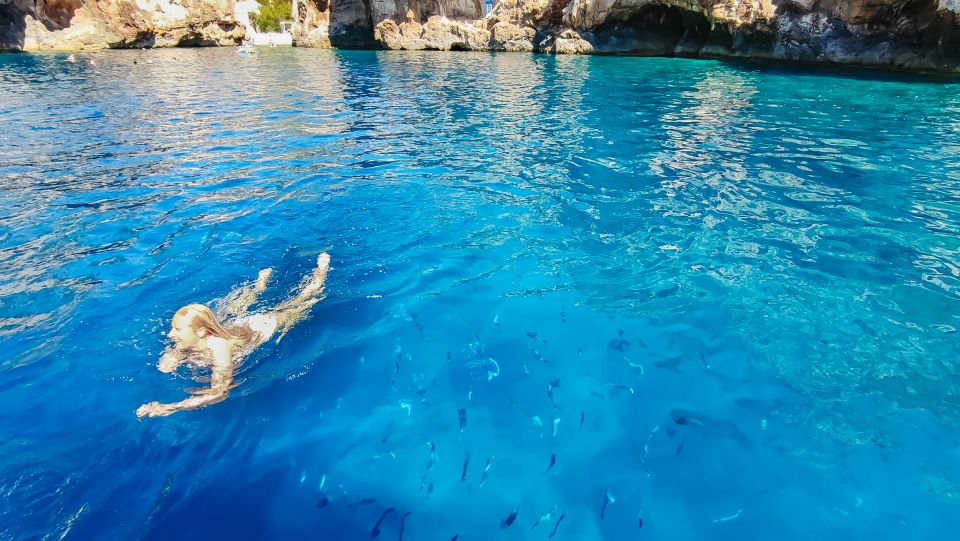 From Split: Blue Cave & 5 Islands with Vis & Hvar Boat Tour - Speedboat Hopping from Split: How the 10.5-Hour Loop Works