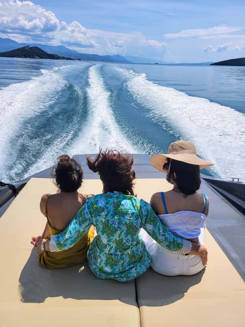 From Split: Blue Cave, Hvar, Mamma Mia, 5 Islands boat Tour - Komiža on Vis: Mamma Mia town time plus swim