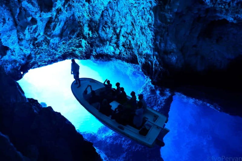 From Split: Blue Cave, Hvar, Mamma Mia, 5 Islands boat Tour - Meeting at Trg Republike and the early-morning run to Biševo
