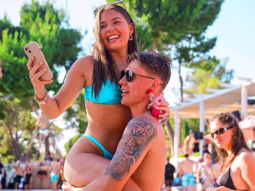 From Split: Brač Island Beach Bar and Pool Party - Beach Bar Resort Time: Cabanas, Sunbeds, and Cooling Off