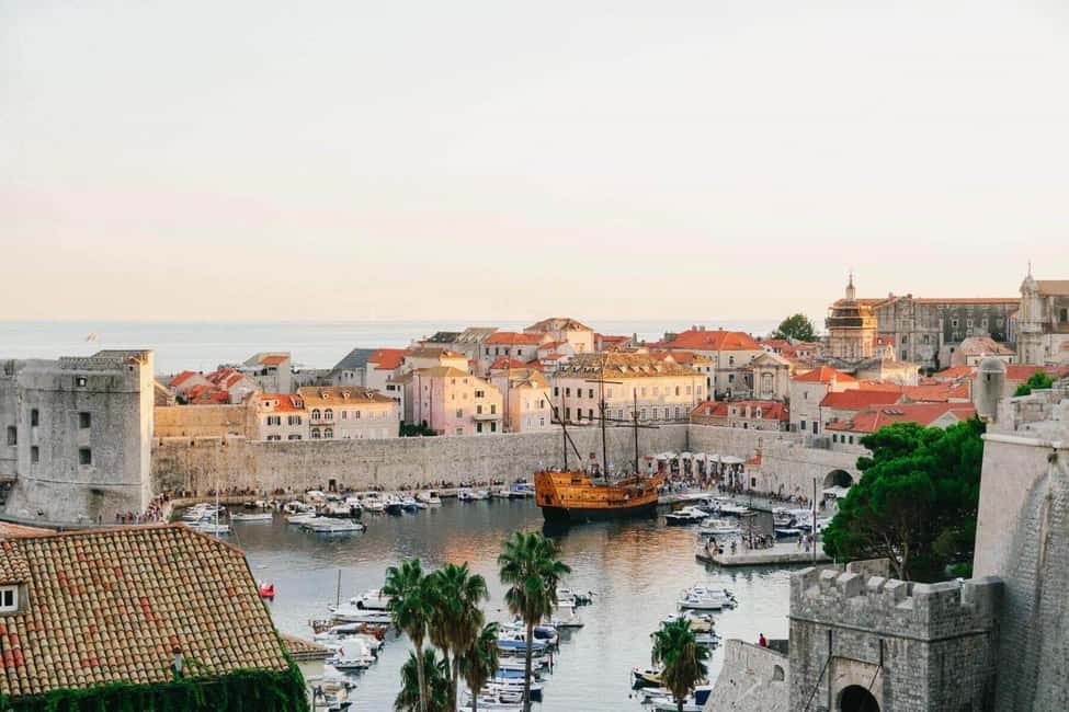 From Split/Trogir: Dubrovnik Guided Tour with a Stop in Ston - Dubrovnik’s Old Town start: Stradun and the city-wall framing