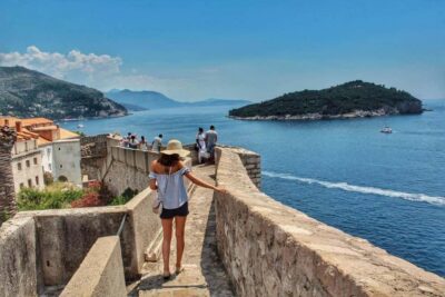 From Split/Trogir: Dubrovnik Guided Tour with a Stop in Ston - Ston walls: your quickest big-photo moment