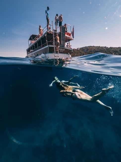 From Trogir: Blue Lagoon & Šolta Cruise with Lunch & Drinks - Šolta and Maslinica (1.5 hours): stone lanes, cafés, and Marchi Castle views