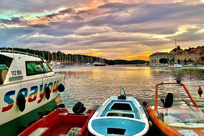 Magical Blue Cave and Hvar Tour from Split and Brac - Komiža: fishermen harbor vibes and the knot museum