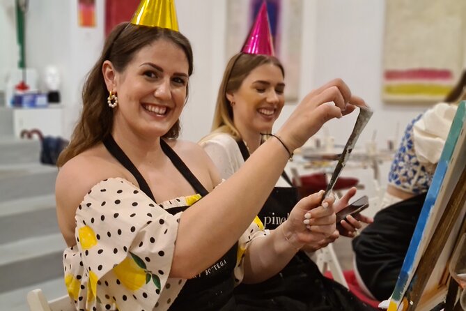 Painting party at Art Bottega - Paint & Wine Studio in Split - Group size and language: how comfortable will you feel?