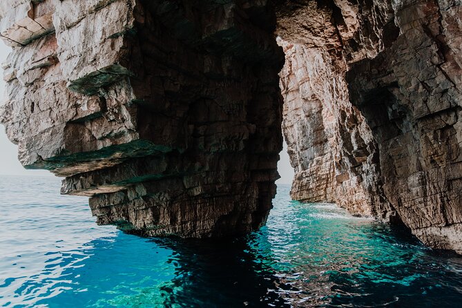 Private Blue cave, Mamma Mia and Hvar, 5 islands tour from Split - Komiza: Fishermen Village Time for Coffee and Breakfast