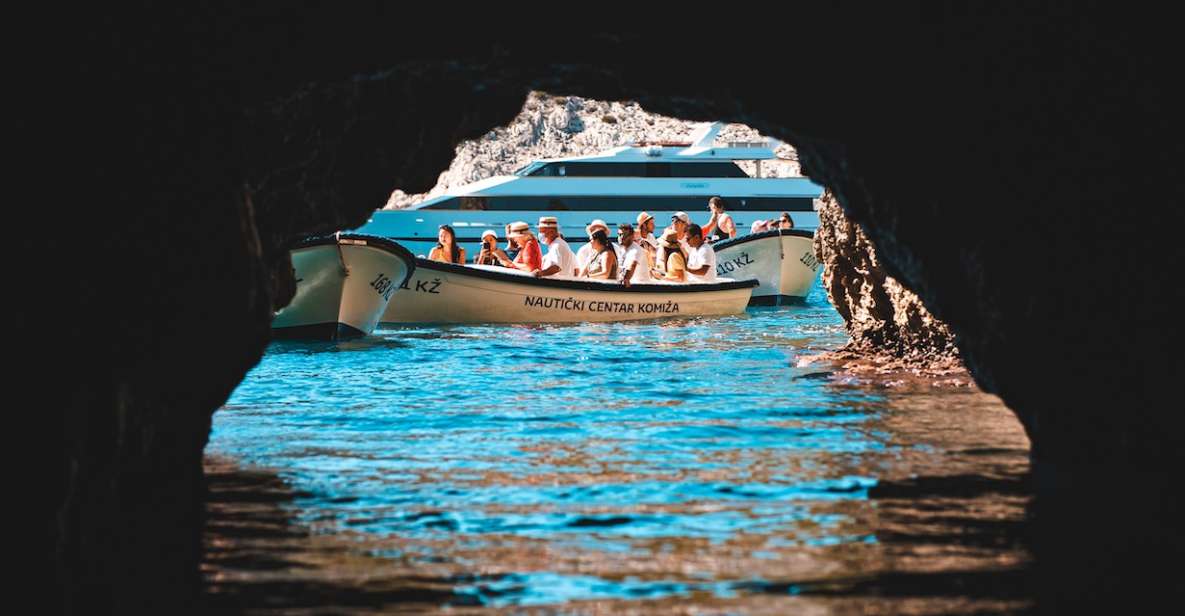 Split: Blue Cave and 5 Islands Tour - Stiniva Cove: Your 40-Minute Window to Swim, Sunbathe, and Appreciate the Setting