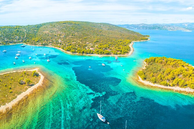 Split: Blue Lagoon & 3 Islands Speedboat Tour - Small group - Trogir’s UNESCO streets: one hour that still works