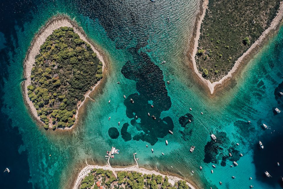 Split: Blue Lagoon and 3 Islands Speedboat Tour - Trogir’s UNESCO harbor hour: what you can realistically do