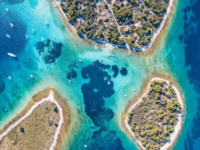 Split: Blue Lagoon and Šolta Boat Tour with Lunch and Drinks - Blue Lagoon swimming: why this color looks unreal in real life