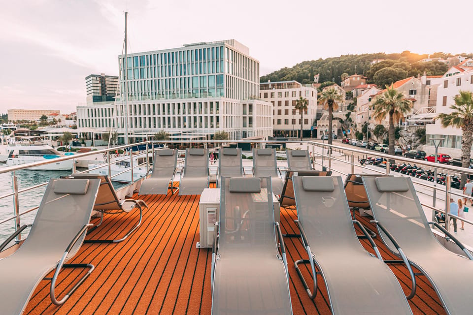Split: Blue Lagoon, Shipwreck and Šolta with Food and Drinks - Blue Lagoon on Drvenik Veliki: Lunch, Shade, and Two Ways to Swim