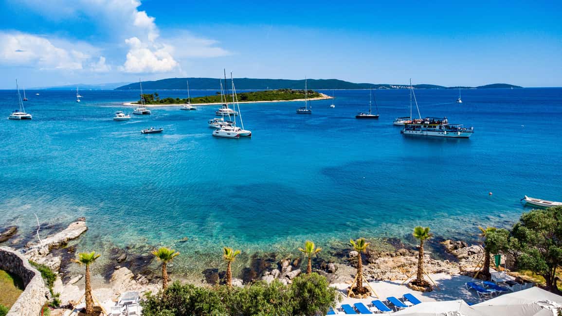 Split: Blue Lagoon, Shipwreck, & Šolta with Lunch & Drinks - Key points before you go