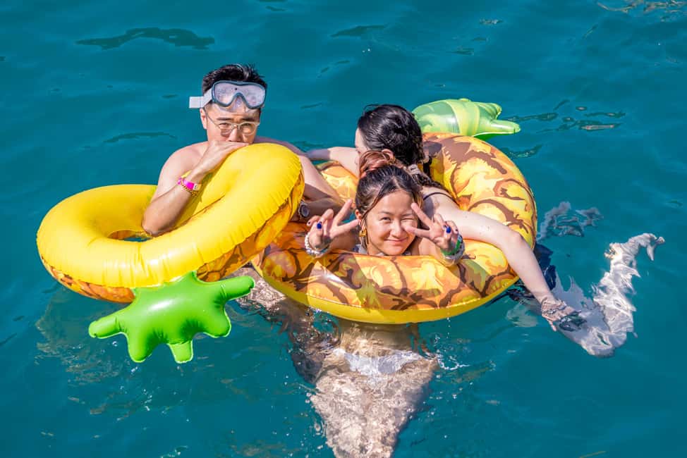 Split: Blue Lagoon, Shipwreck, & Šolta with Lunch & Drinks - Meeting at Split Port: Simple Timing, Big Difference