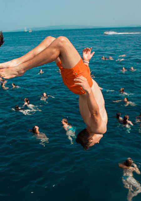 Split: Captain’s Boat Party – Blue Lagoon, DJ & Free Shots - The DJ Boat Party Experience: What Makes It Feel Bigger Than a Normal Tour