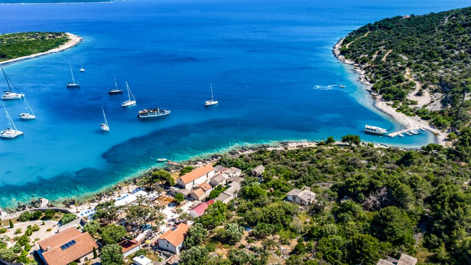 Split: Half-Day Blue Lagoon, Shipwreck, and Trogir Boat Tour - A quick heads-up