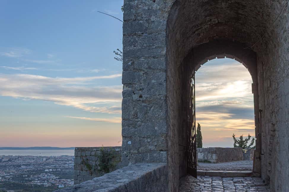 Split: Klis Sunset Sightseeing Bus Tour - Open-Top Bus Comfort, Photo Angles, and That Breeze Factor