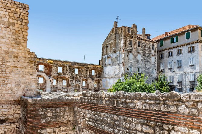 Split Old Town History Walking Tour - The Vestibulum’s open dome: an acoustics moment