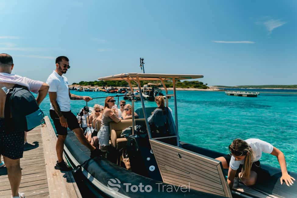 Split/Podstrana: Blue Cave, Hvar & 6 Islands Speedboat Trip - Milna on Brac: a calm end with a poolside beach bar option
