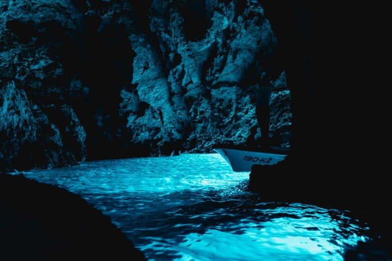 Split/Podstrana: Blue Cave, Hvar & 6 Islands Speedboat Trip - Komiža on Vis: coffee, narrow streets, and the Mamma Mia corners
