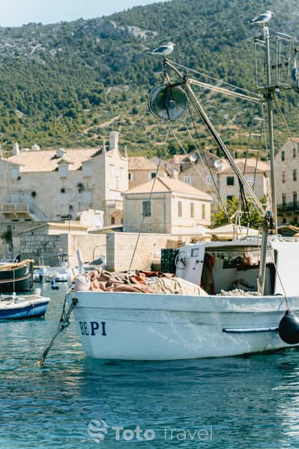 Split/Podstrana: Blue Cave, Hvar & 6 Islands Speedboat Trip - Stiniva Cove: a fast swim stop with big scenery