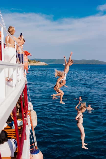 Split: Sunset Boat Party with Live DJs and Blue Lagoon Swim - The onboard photo plan: free pictures you can actually use