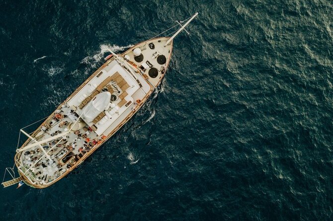 Split Sunset Cruise With Live Music - Open bar value: wine, beer, sparkling, and soft drinks
