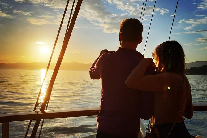 Split Sunset Cruise With Live Music - Comfort, crowd level, and what you should bring