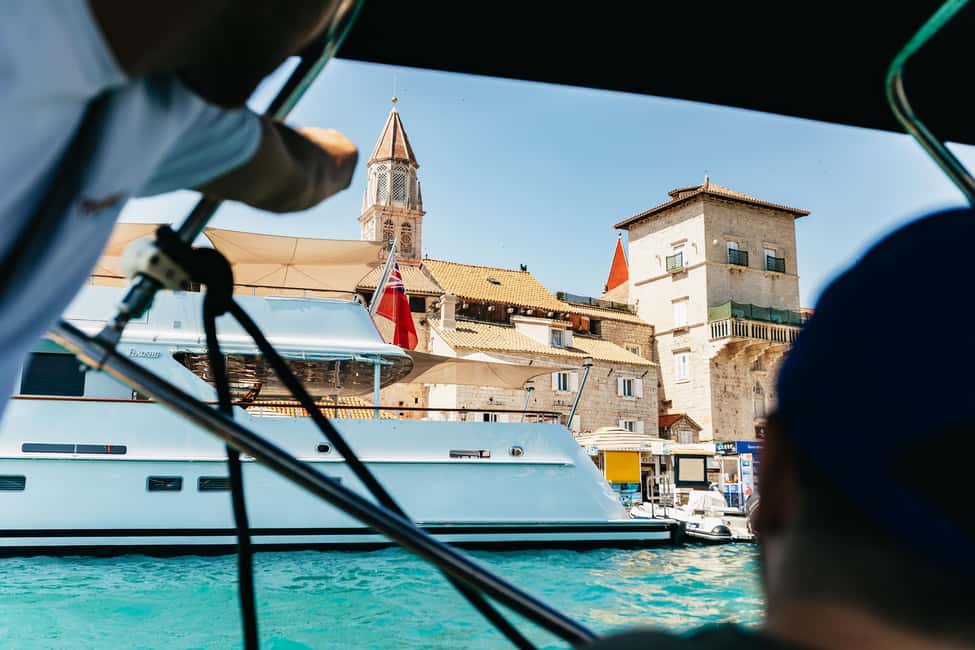 Split/Trogir: Blue lagoon and 3 islands speedboat tour - Stop 3: Maslinica Fishermen Village for a Calm Finish