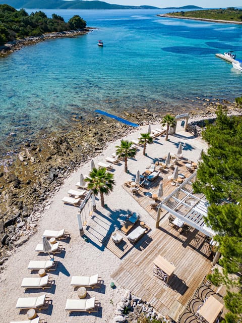 Split/Trogir: Half-Day(5 hours) 3-Island Speedboat Adventure - Who should book this tour?