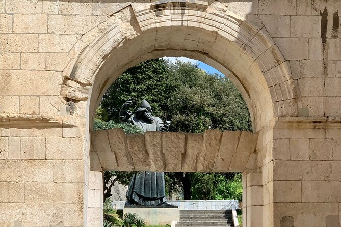 Walking tour of Split with an Art Historian - Where you meet Josipa: starting at Strossmayer Park’s fountain